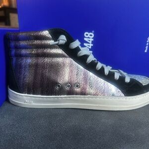 P448 sneakers.Brand new box.Side zip. Size 39. Beautiful. Metallic.Md in Italy